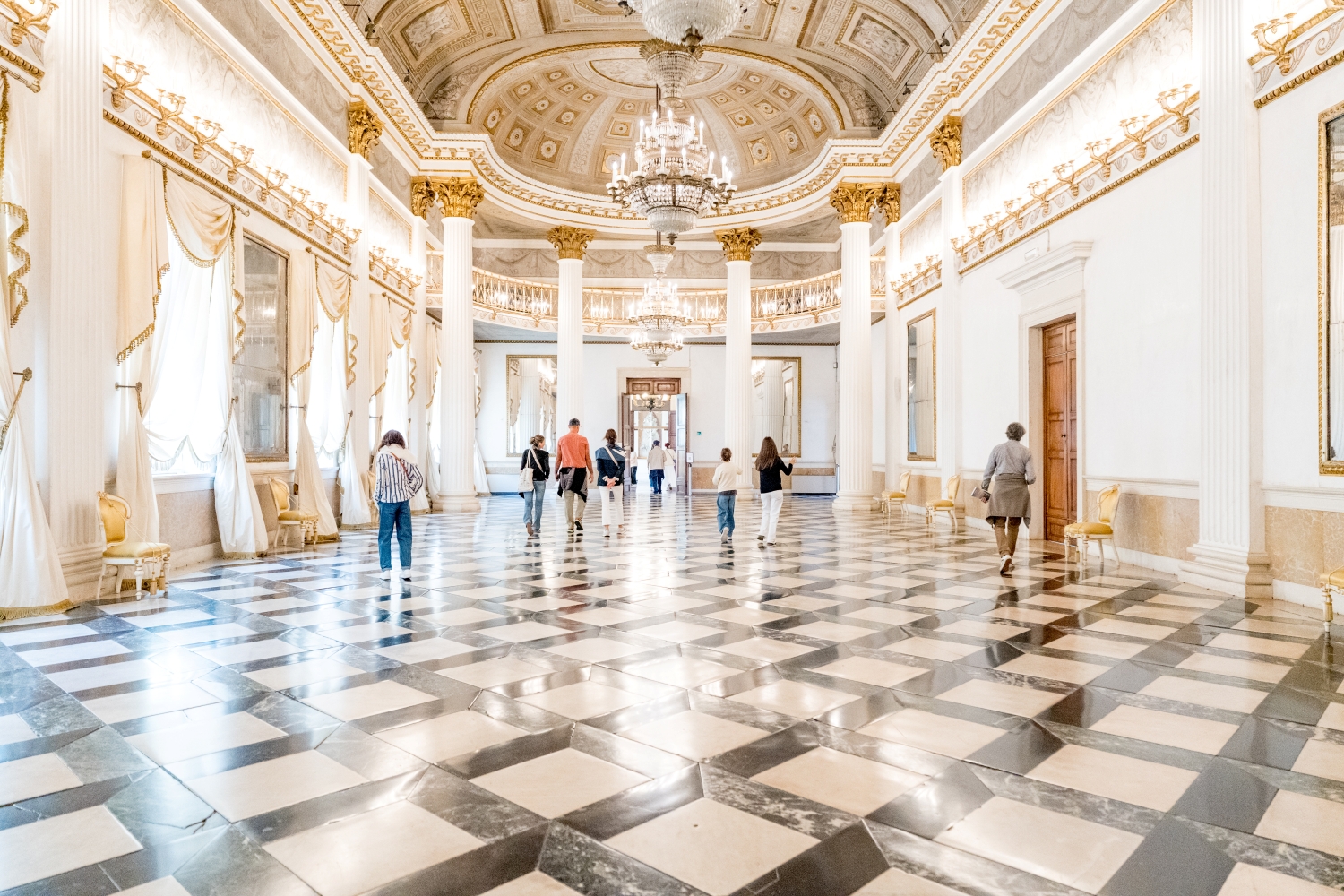 Salone da Ballo Museo Correr con persone