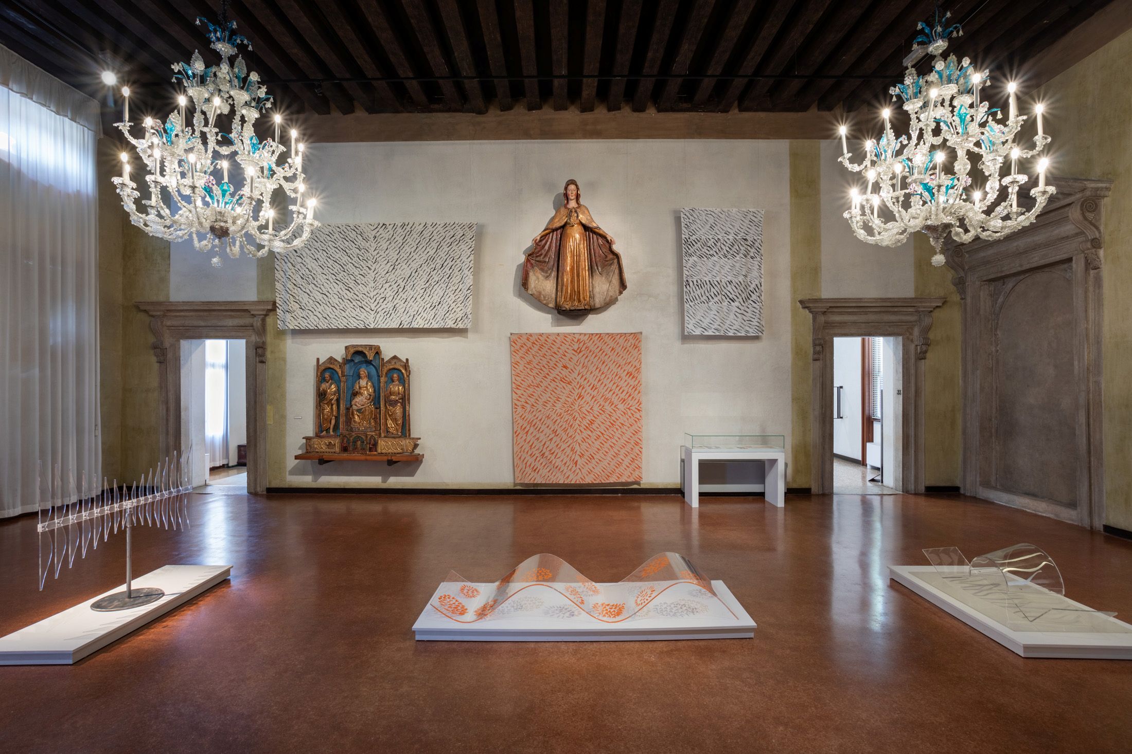 Installation view Carla Accardi, Lenzuoli